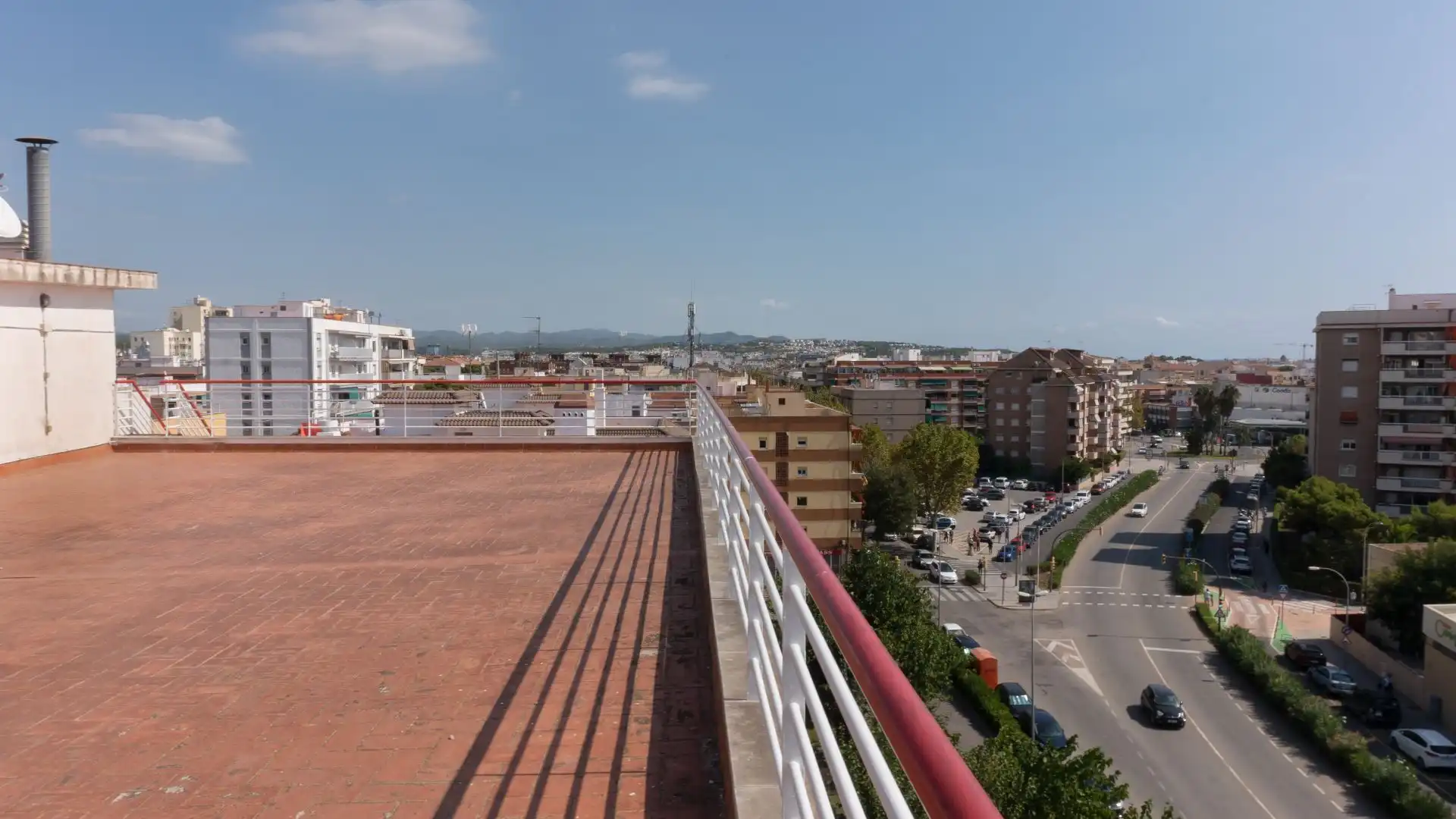 Vista exterior de Àtic en venda en Vilanova i la Geltrú amb Calefacció, Terrassa i Traster
