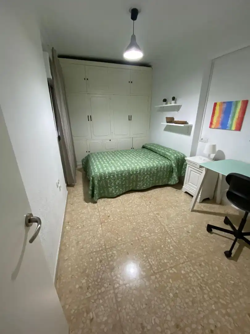 Habitación de Piso de alquiler en Sevilla con Aire acondicionado, Calefacción y Amueblado