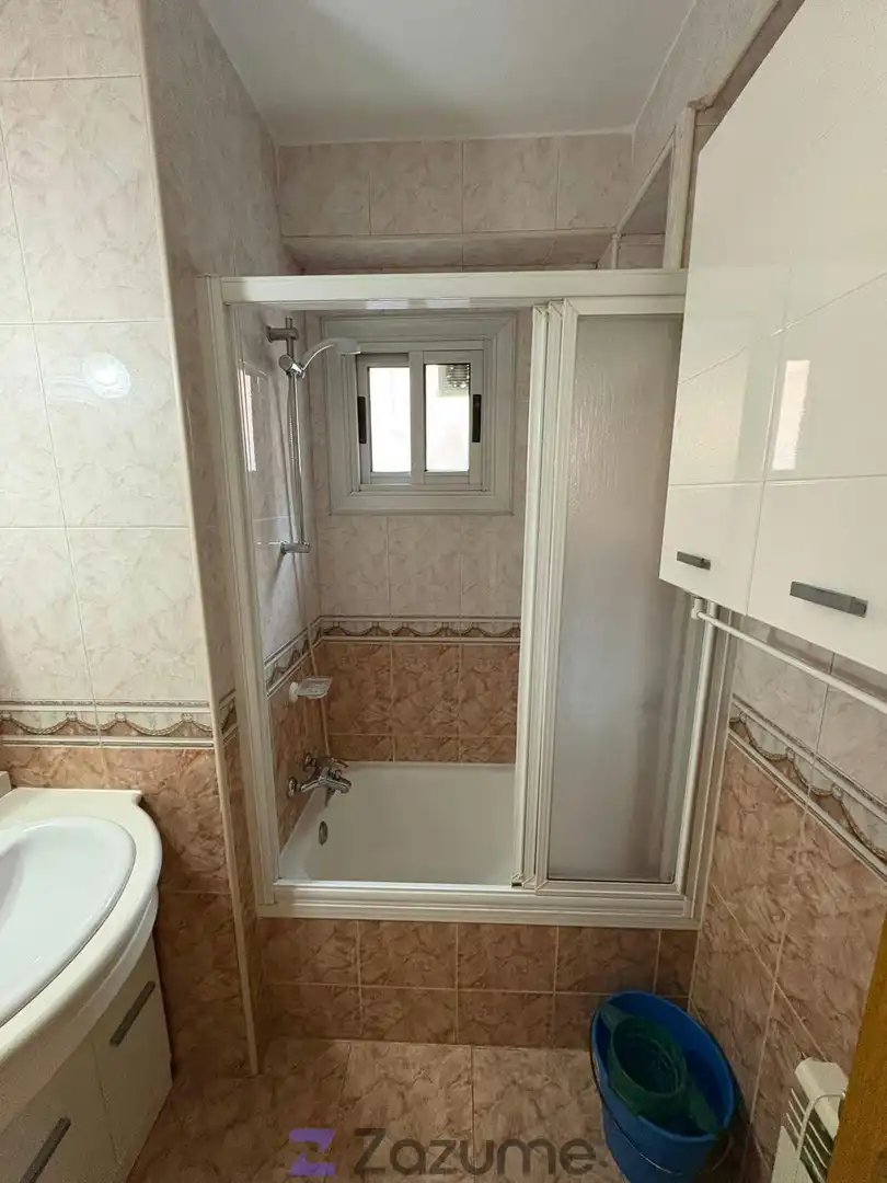 Baño de Piso de alquiler en Zaragoza con Aire acondicionado, Calefacción y Amueblado