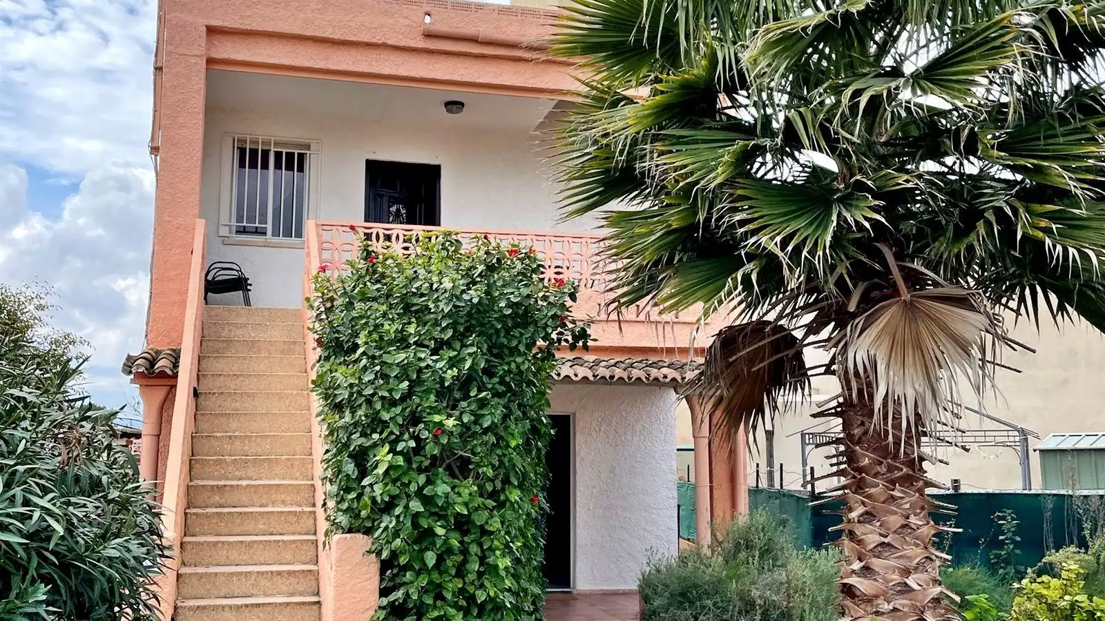 Außenansicht von Haus oder Chalet zum Verkauf in Gandia mit Klimaanlage, Heizung und Privatgarten