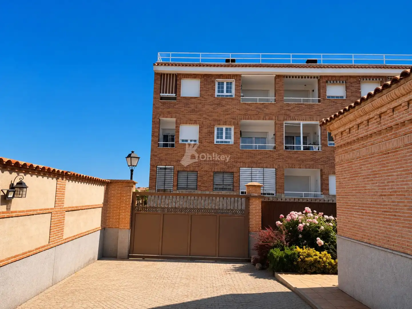 Vista exterior de Casa o chalet en venta en Cedillo del Condado con Aire acondicionado, Calefacción y Piscina