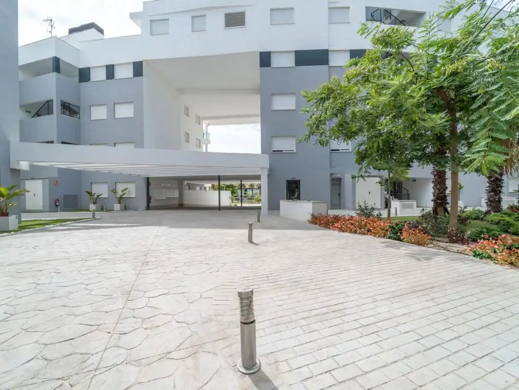 Vista exterior de Pis en venda en Manilva amb Aire condicionat, Calefacció i Jardí privat