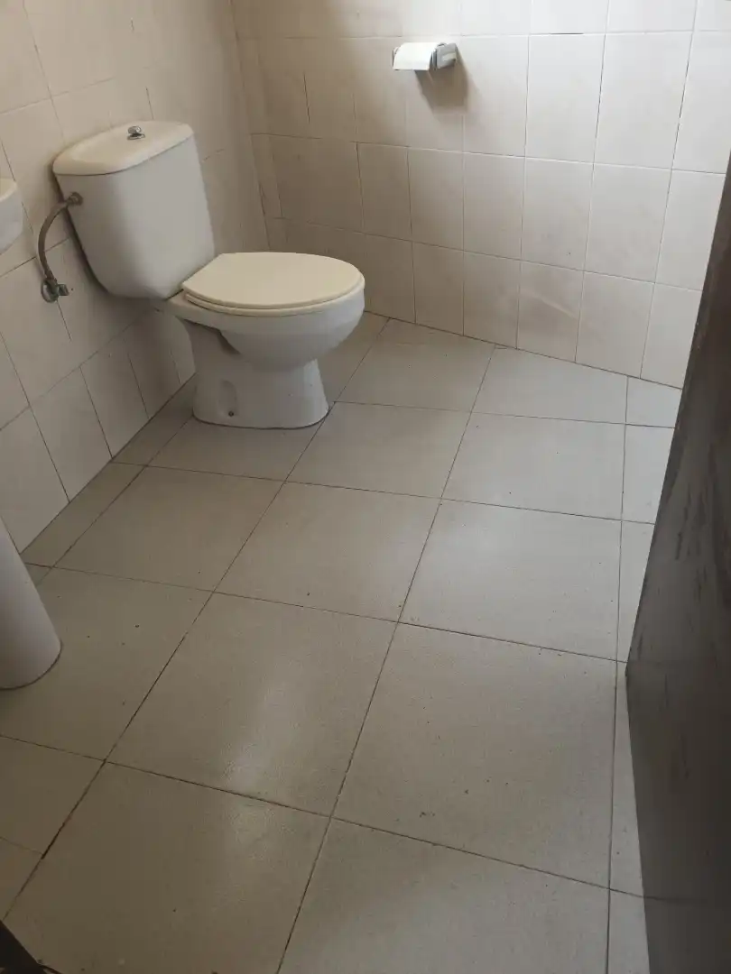 Badezimmer von Fabrikhallen zur Miete in Golmayo
