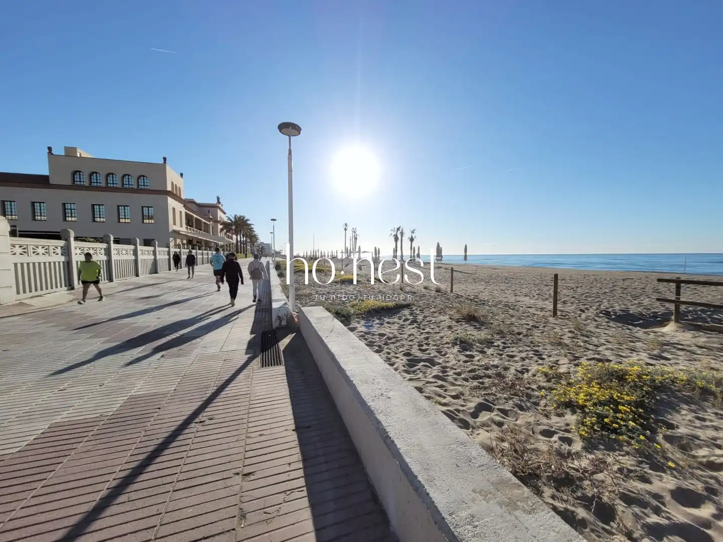 Erdgeschoss zum Verkauf in El Vendrell mit Terrasse, Abstellraum und Gemeinschaftspool