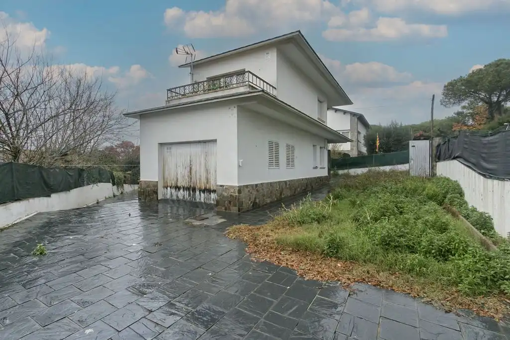 Vista exterior de Casa o chalet en venta en Palau-solità i Plegamans