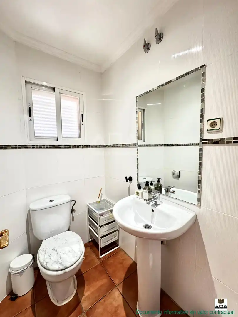 Bathroom of Houses for sale in Villanueva de la Cañada  with Air Conditioner, Heating and Private garden