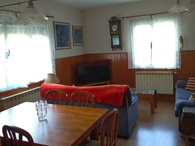 Sala d'estar de Finca rústica en venda en Talayuela amb Aire condicionat, Terrassa i Piscina