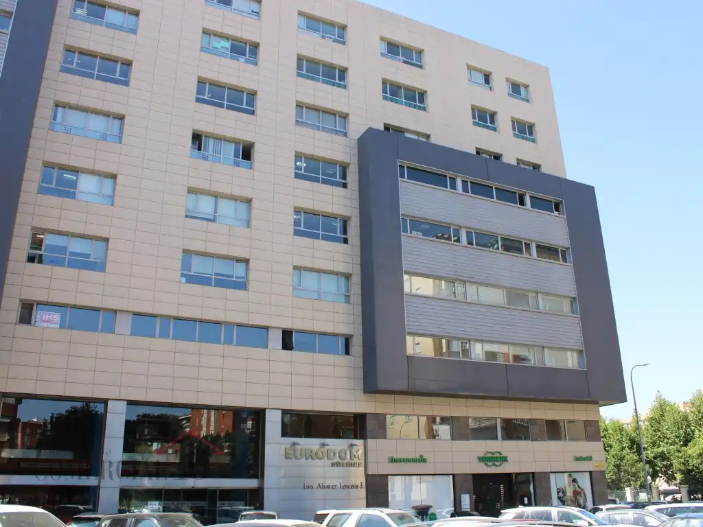 Office space with lift to rent in Calle Luis Alvarez Lencero, imagen 20
