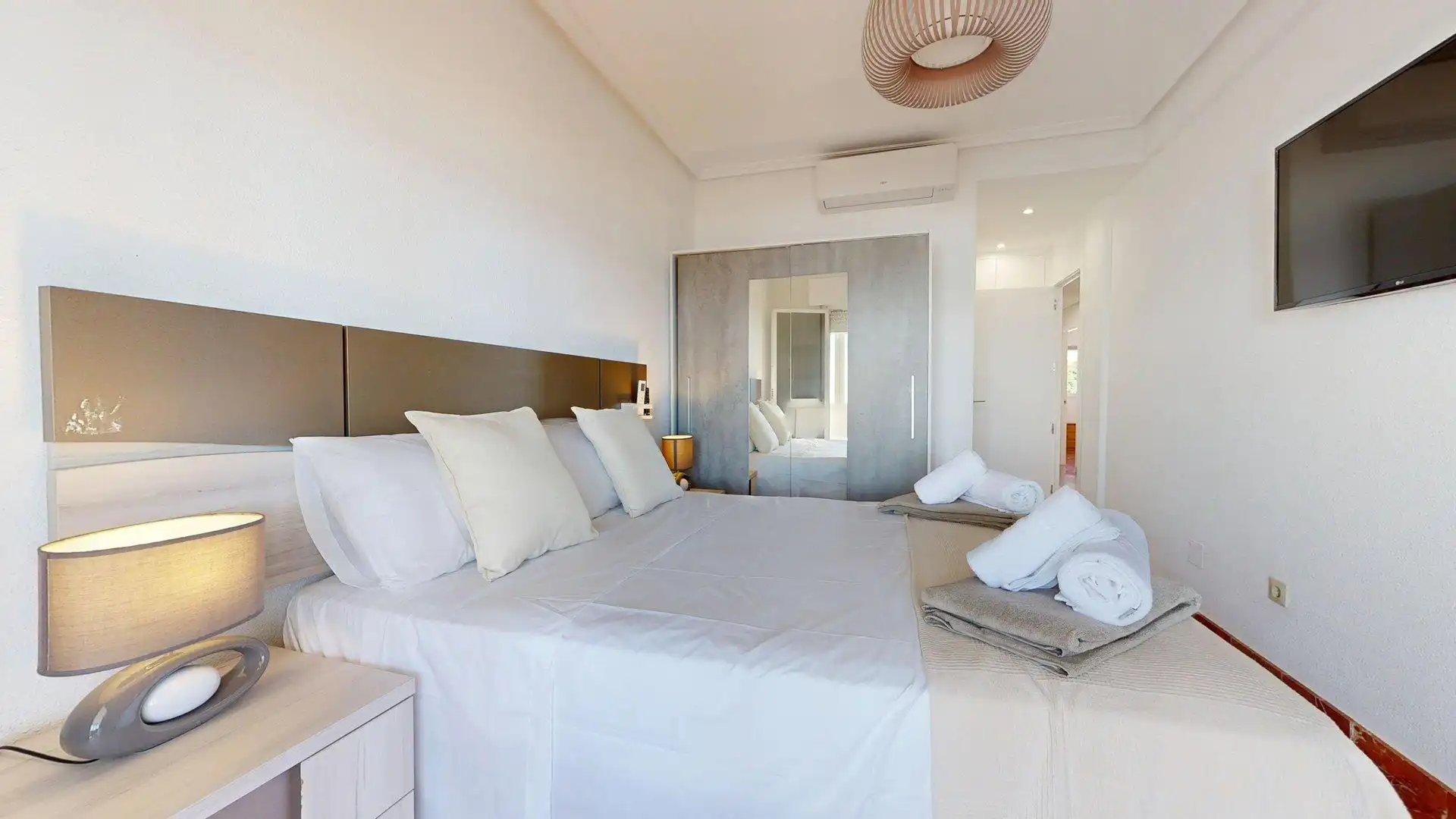 Dormitori de Apartament de lloguer en Elche / Elx amb Aire condicionat, Jardí privat i Terrassa