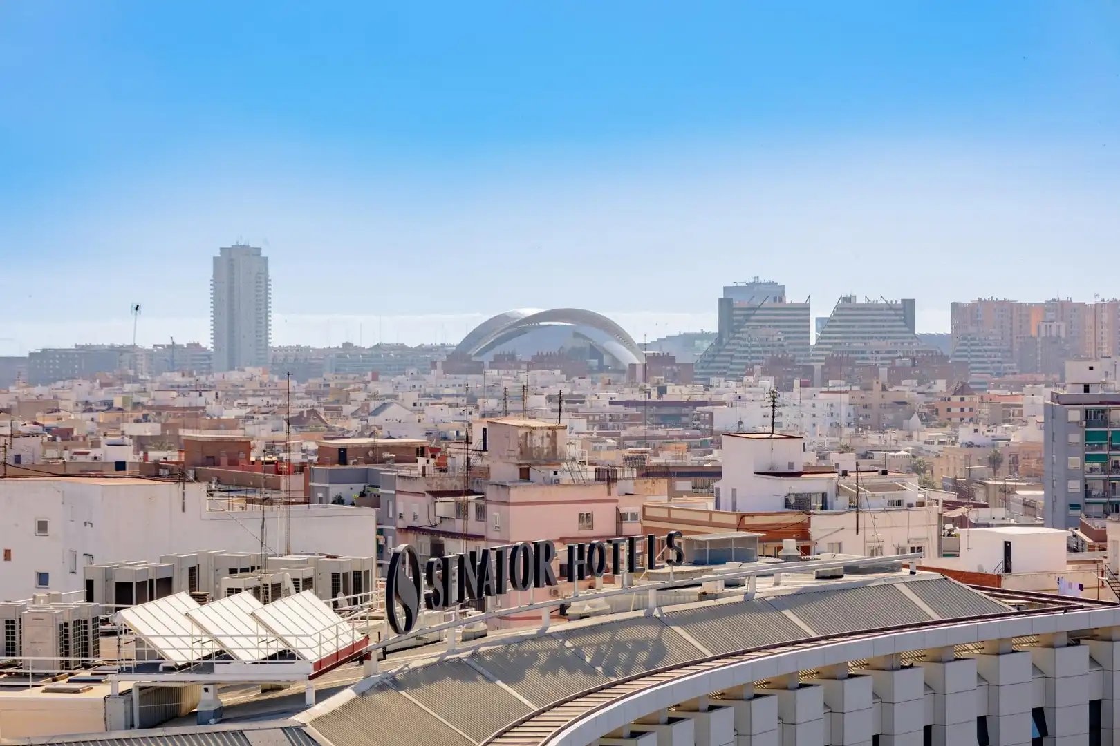 Außenansicht von Wohnung zur Miete in Valencia mit Klimaanlage, Heizung und Privatgarten