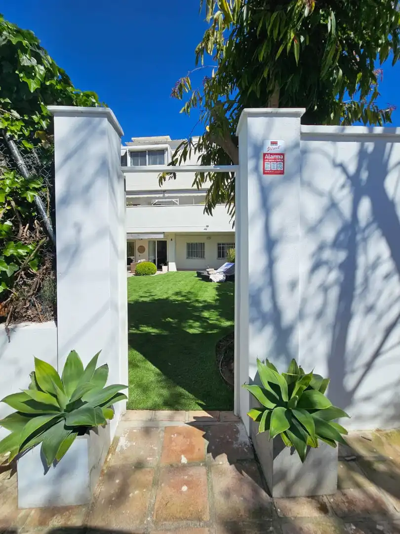 Jardí de Apartament de lloguer en Marbella amb Aire condicionat, Moblat i TV