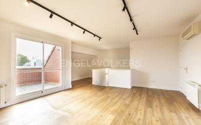 Sala d'estar de Casa o xalet en venda en  Madrid Capital amb Aire condicionat i Terrassa