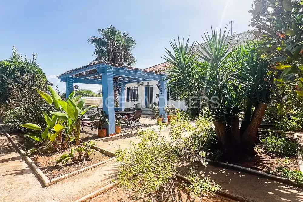 Vista exterior de Casa o xalet en venda en Riba-roja de Túria amb Aire condicionat, Calefacció i Jardí privat