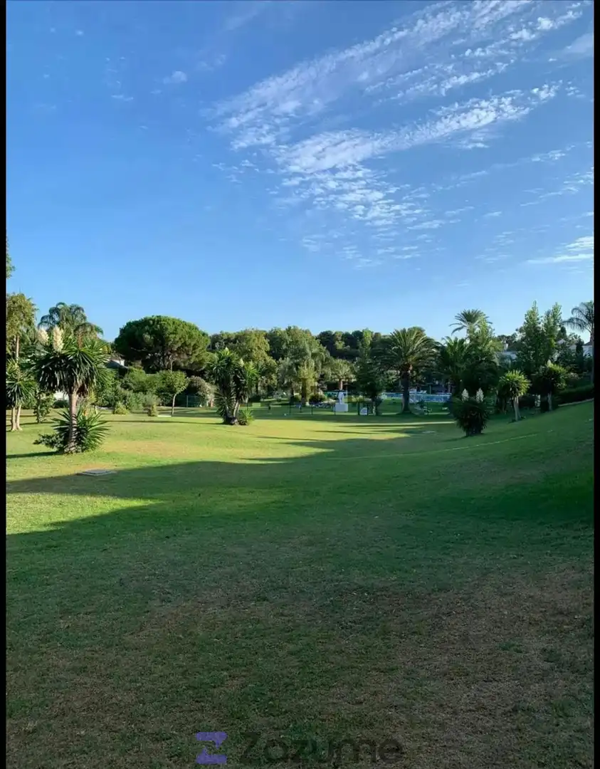 Jardín de Piso de alquiler en Estepona con Aire acondicionado, Jardín privado y Piscina