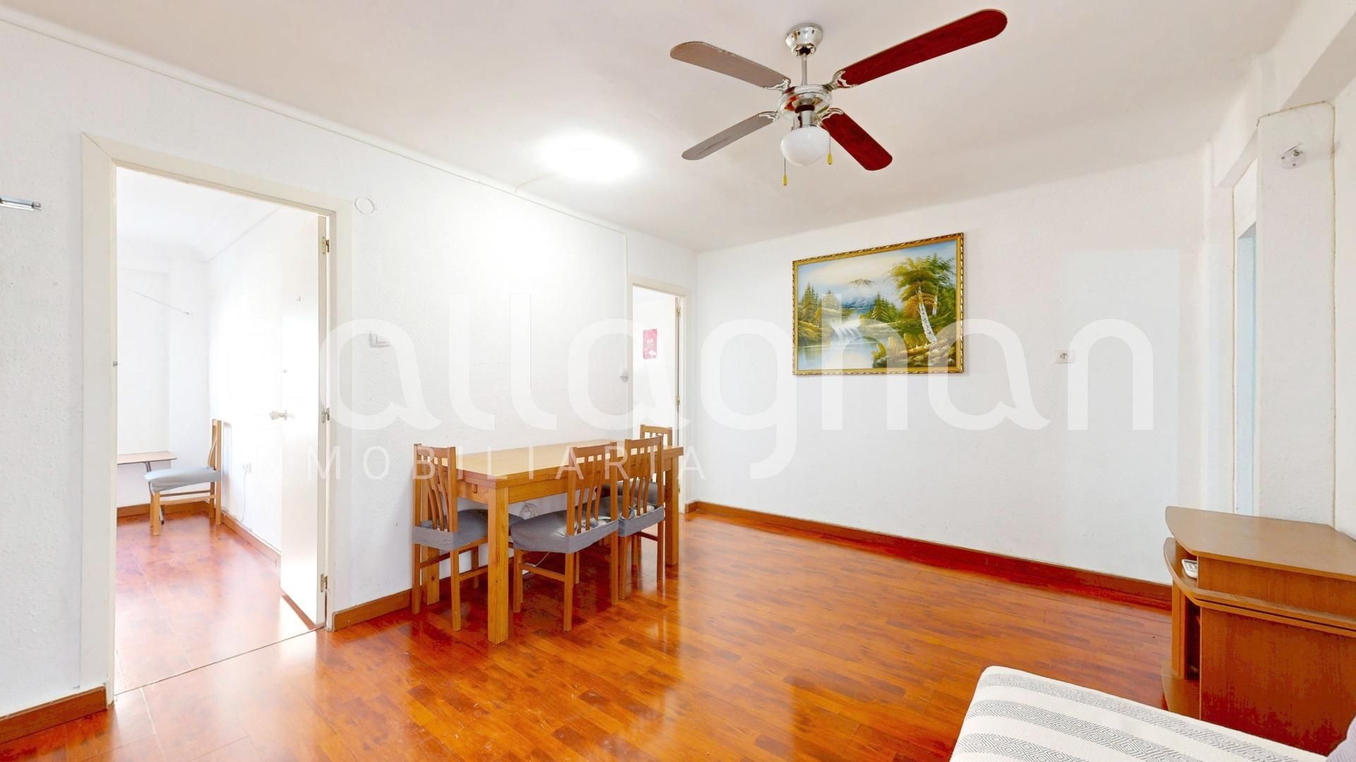 Exterior view of Flat for sale in  Valencia Capital  with Air Conditioner and Furnished