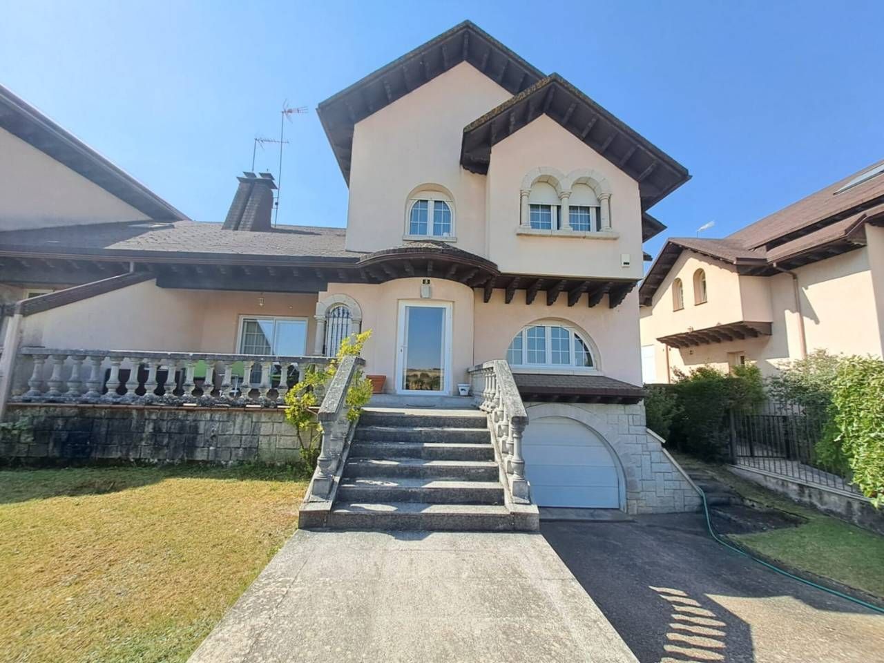 Exterior view of Single-family semi-detached for sale in Ibeas de Juarros  with Heating, Private garden and Parquet flooring