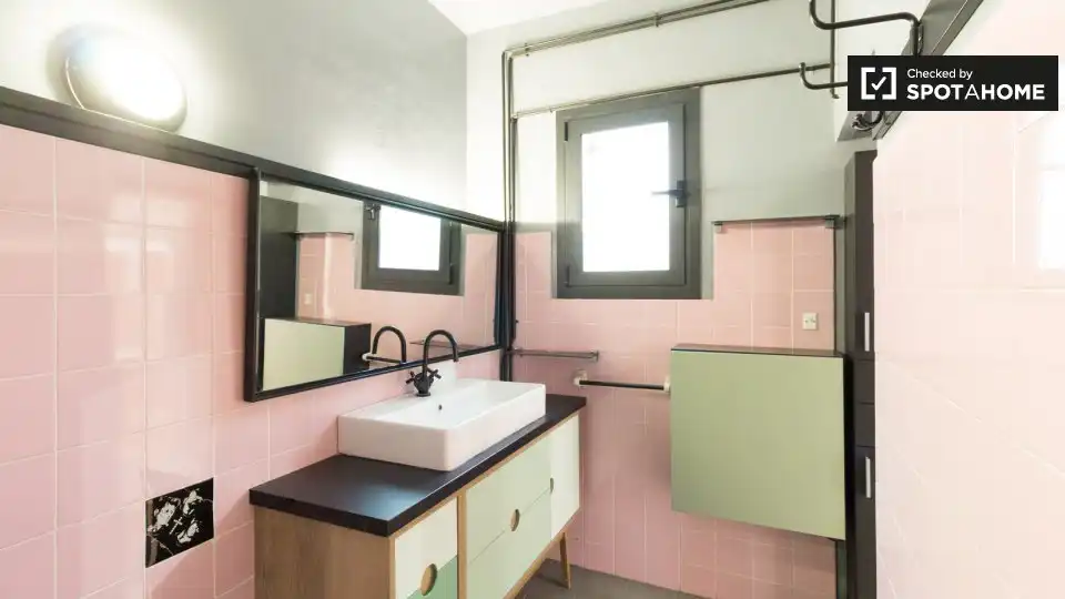 Baño de Piso de alquiler en Barcelona con Aire acondicionado, Calefacción y Amueblado