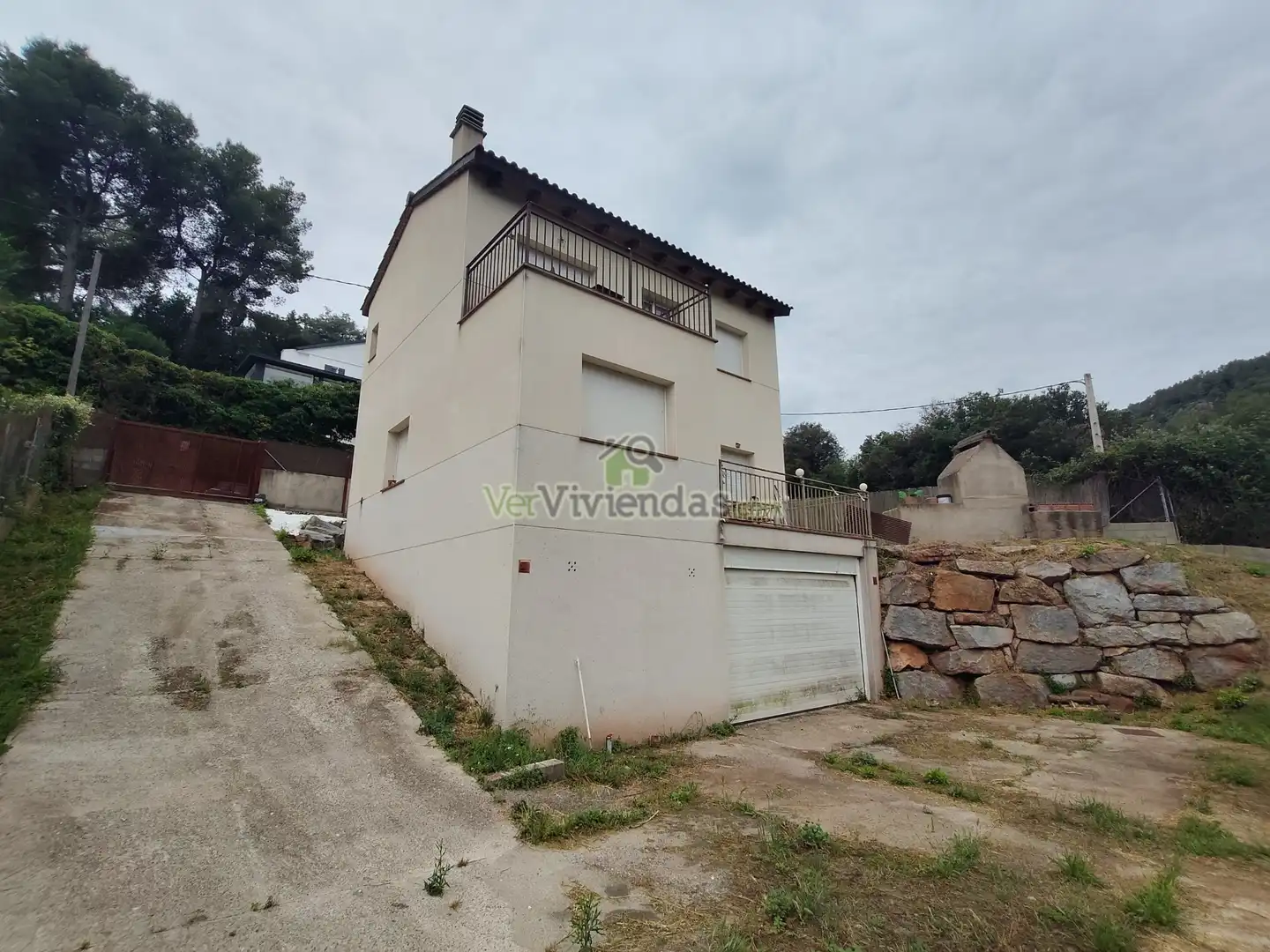 Vista exterior de Casa o chalet en venta en Corbera de Llobregat con Calefacción, Jardín privado y Parquet