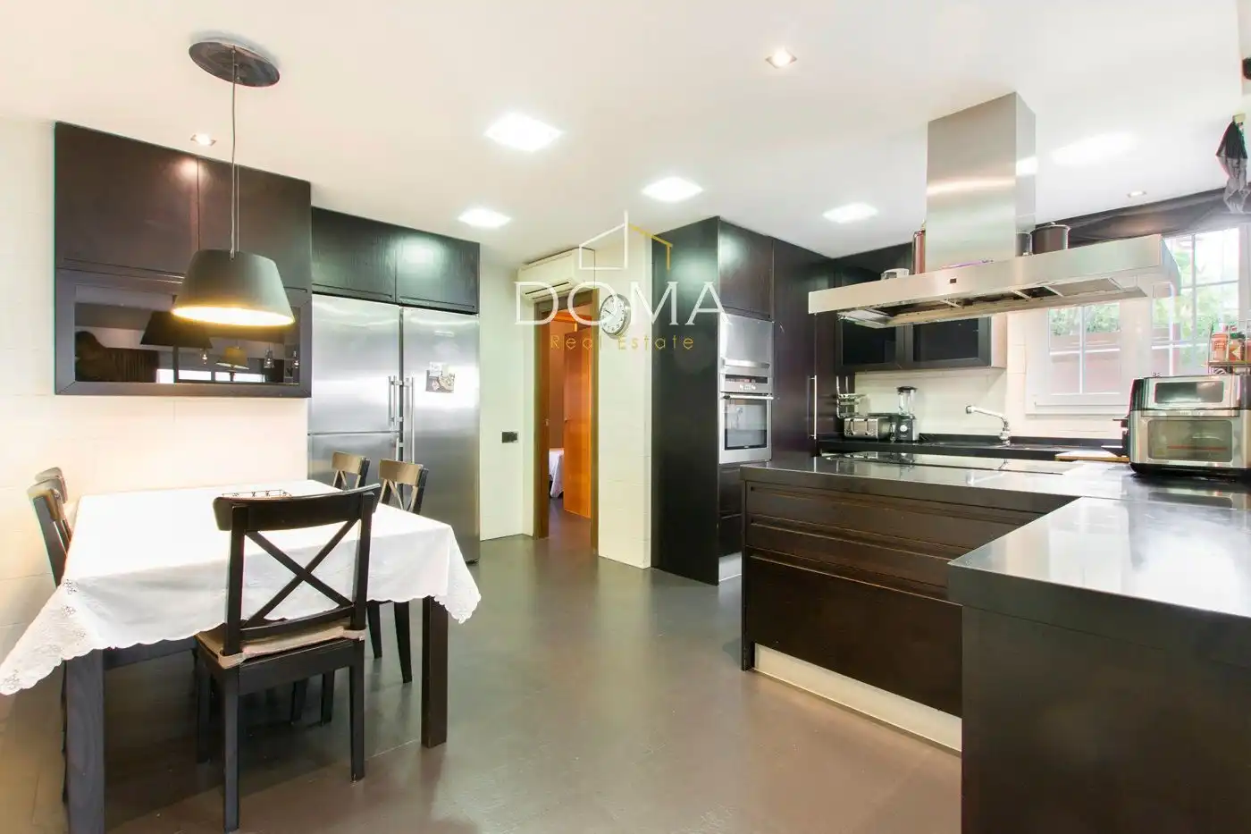 Cocina de Casa adosada en venta en Esplugues de Llobregat con Aire acondicionado, Calefacción y Terraza