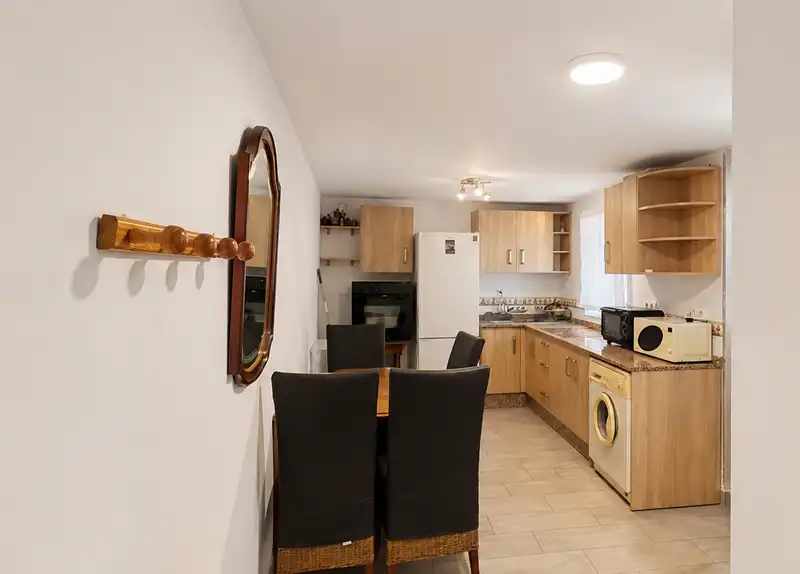Cuina de Casa o xalet en venda en Vélez-Málaga amb Aire condicionat, Terrassa i Moblat
