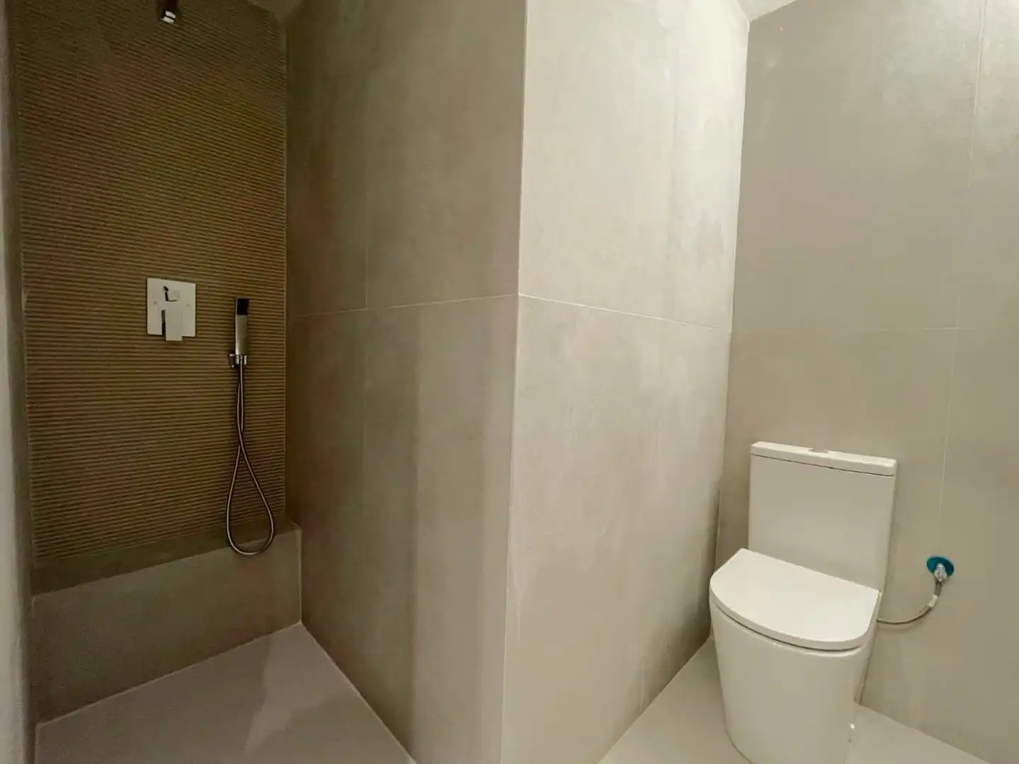 Baño de Piso en venta en Valencia con Aire acondicionado, Calefacción y Terraza