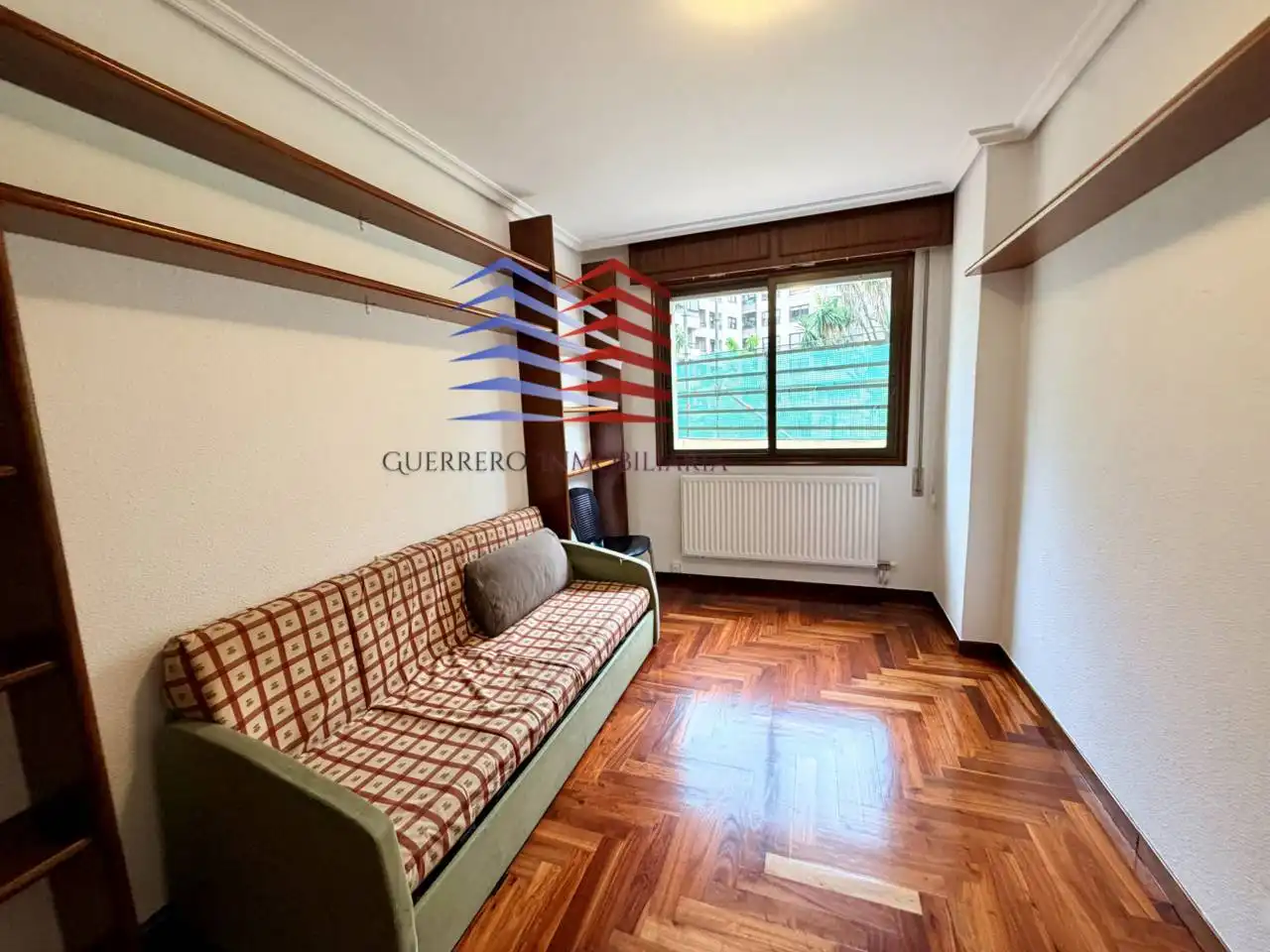 Piso de alquiler en Vigo  con Calefacción, Parquet y Terraza