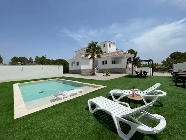 Swimming pool of Houses for rent in Alicante / Alacant  with Air Conditioner, Heating and Private garden