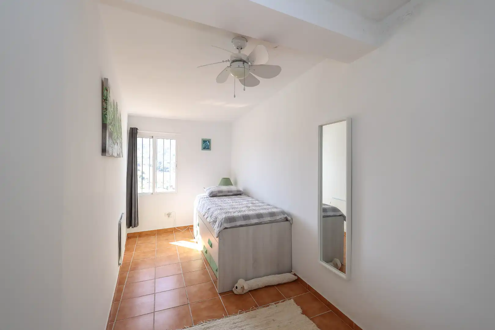Habitación de Casa adosada en venta en Tolox con Terraza y Amueblado