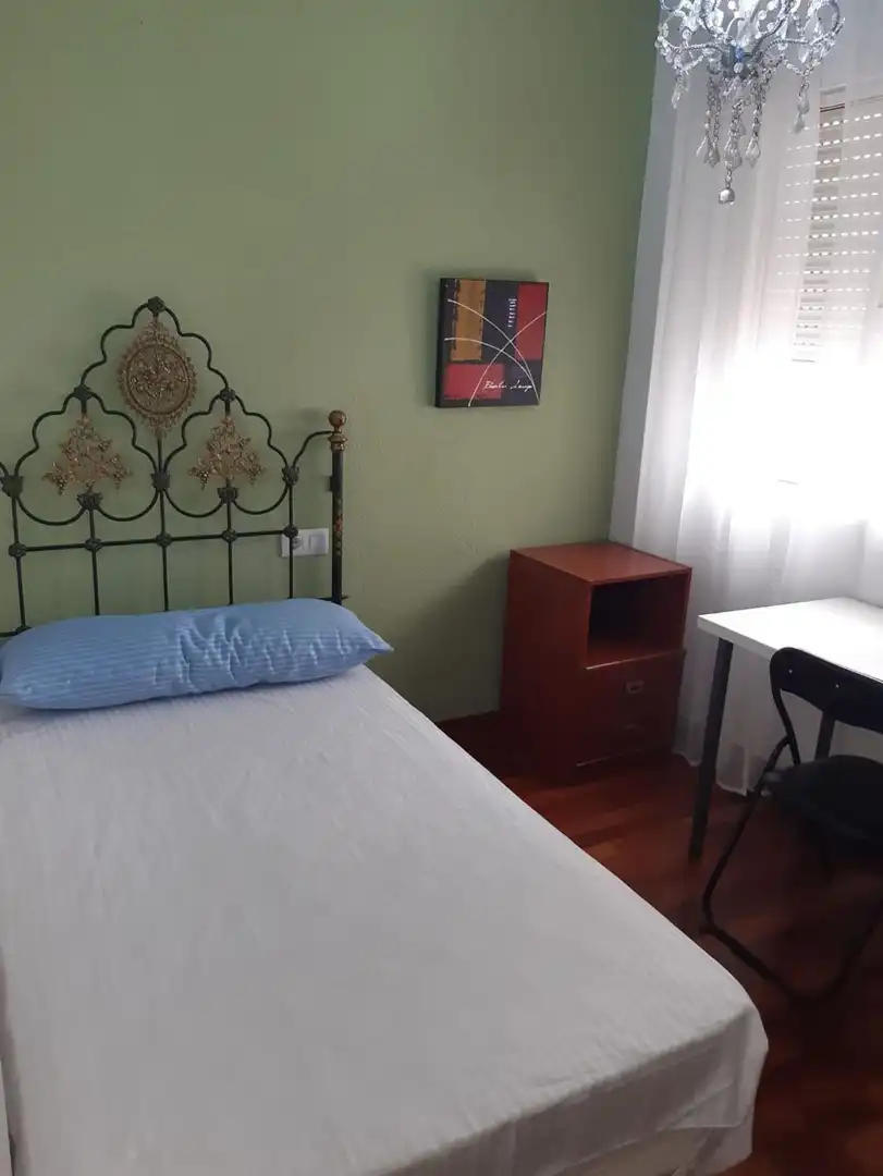 Habitación de Piso de alquiler en Sevilla con Aire acondicionado, Amueblado y Horno