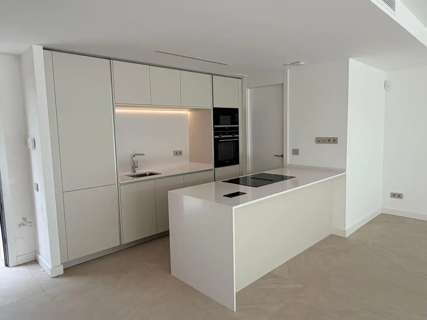 Cocina de Apartamento en venta en Marbella con Aire acondicionado, Jardín privado y Terraza