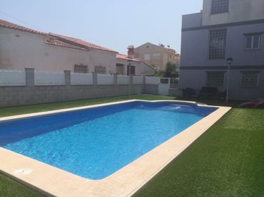 Adosado con piscina en alquiler en Oliva Playa