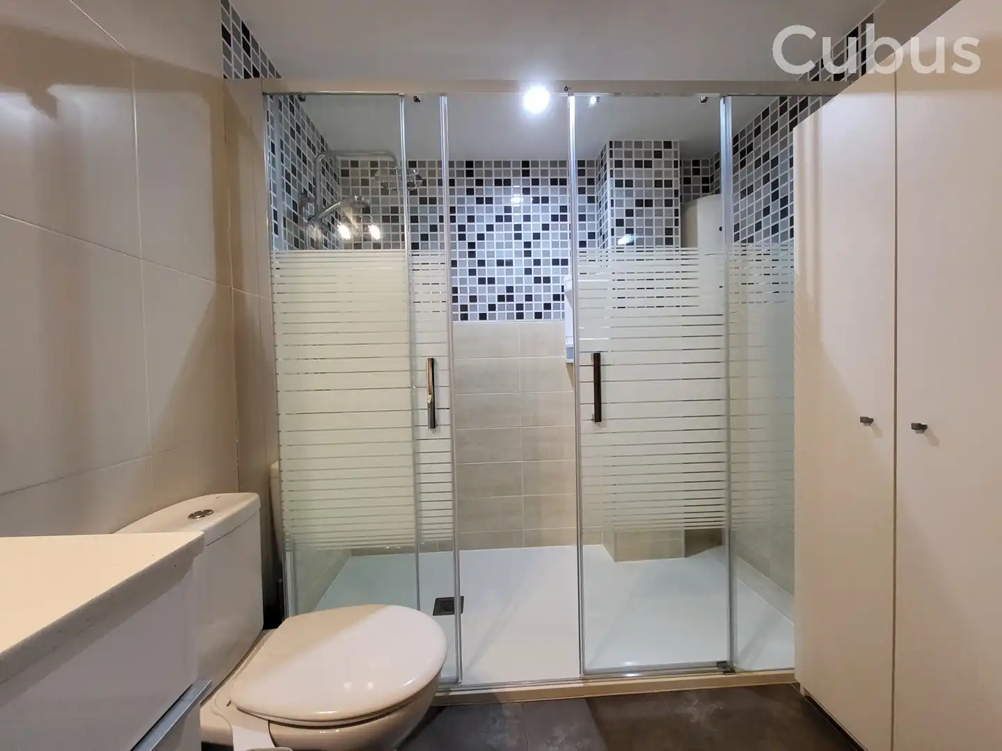 Bathroom of Flat for sale in Olot  with Air Conditioner, Heating and Balcony