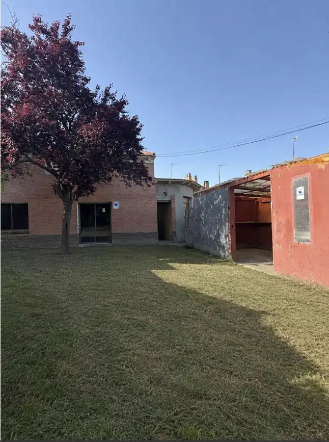 Vista exterior de Casa adosada en venta en Simancas con Calefacción, Jardín privado y Terraza