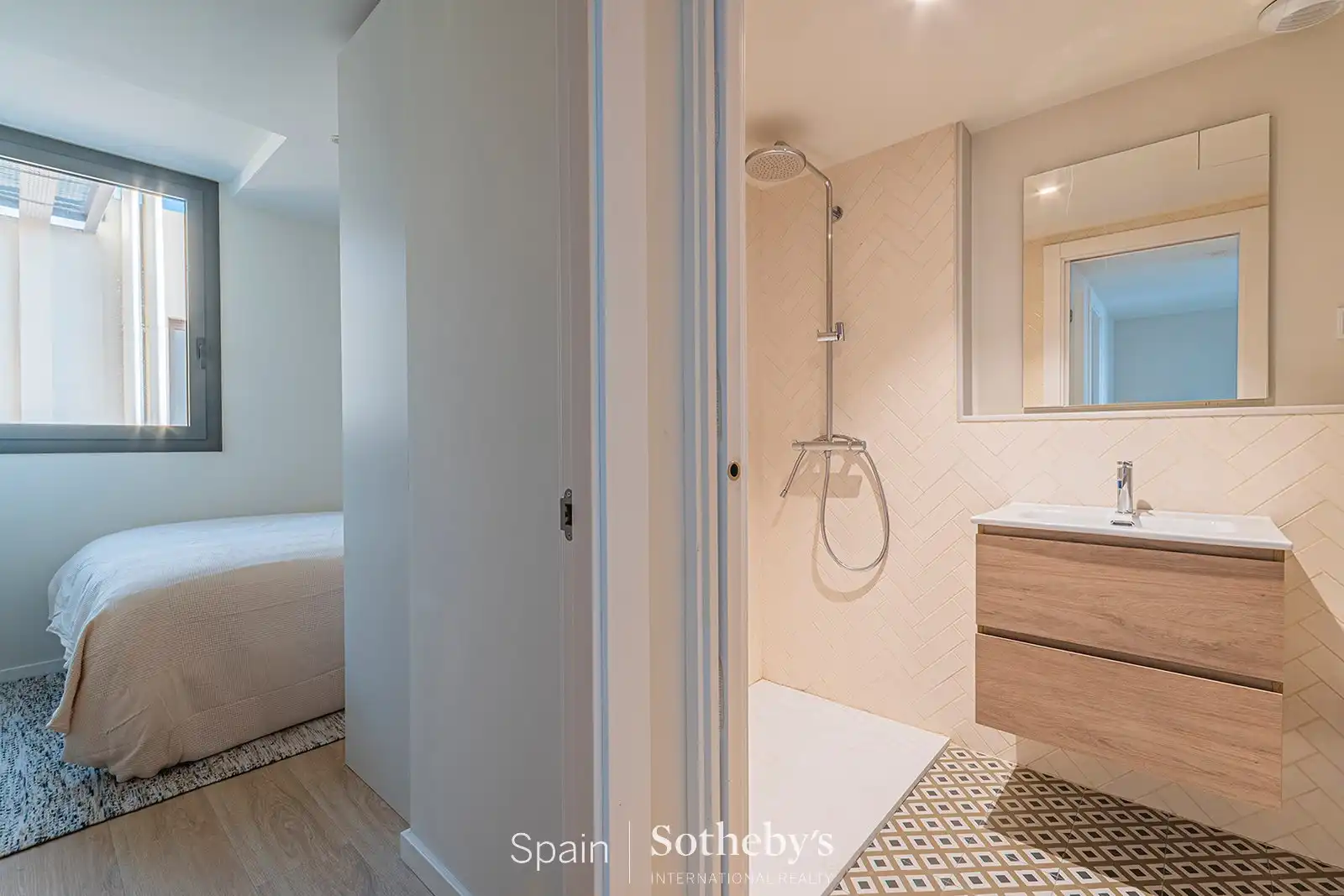 Badezimmer von Maisonette zum Verkauf in Barcelona mit Klimaanlage und Heizung