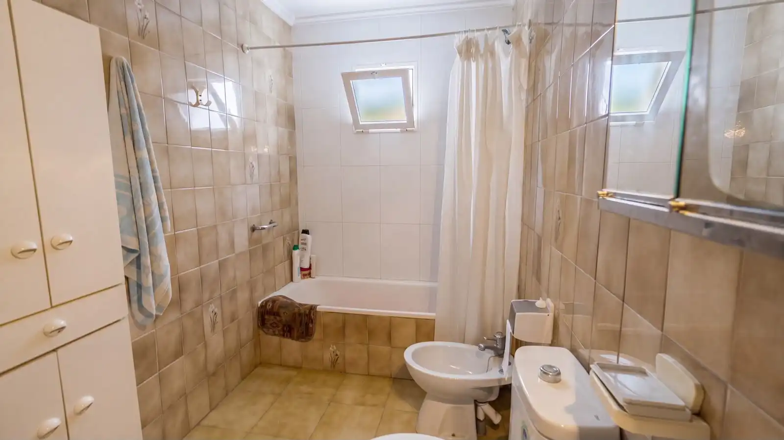 Bathroom of Houses for sale in Oliva  with Terrace and Furnished