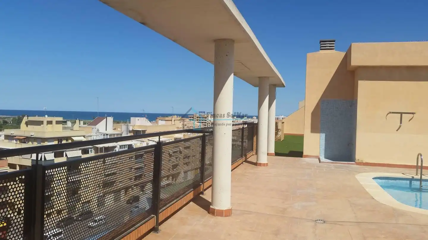 Terrassa de Apartament en venda en Sagunto / Sagunt amb Moblat, Balcó i Piscina comunitària