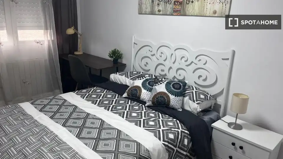 Habitación de Piso de alquiler en Alcalá de Henares con Aire acondicionado, Calefacción y Amueblado