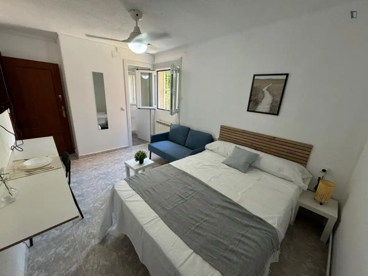 Habitación de Apartamento para compartir en  Madrid Capital con Amueblado, Horno y Lavadora