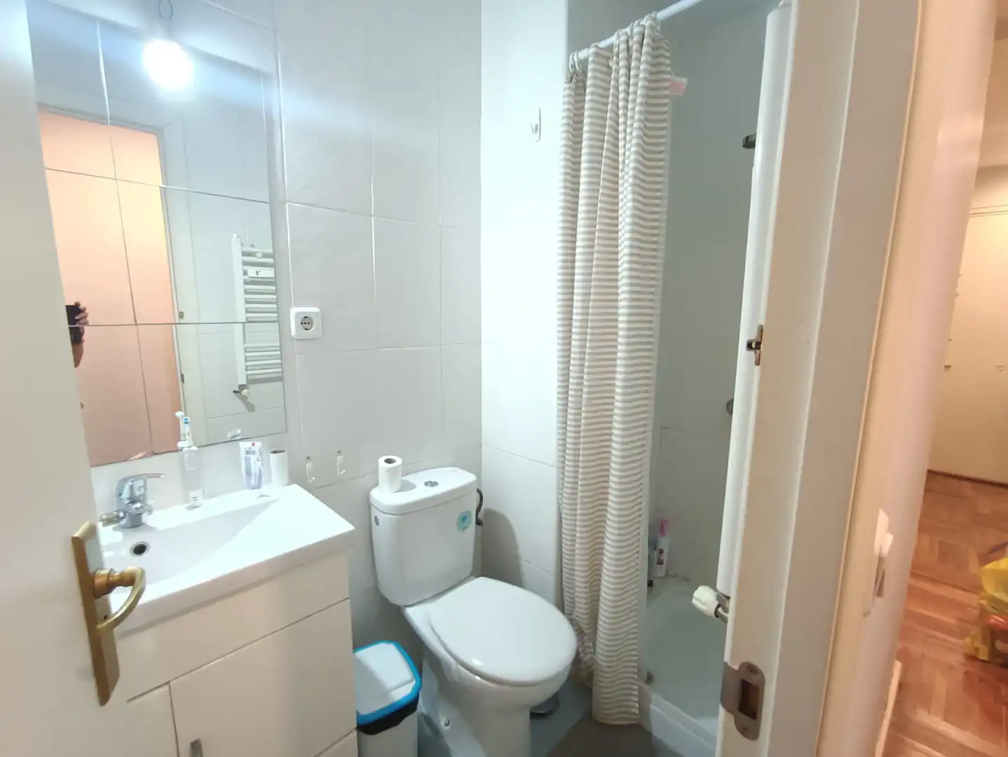 Room in Calle de la Infanta Mercedes, Cuatro Caminos - Azca