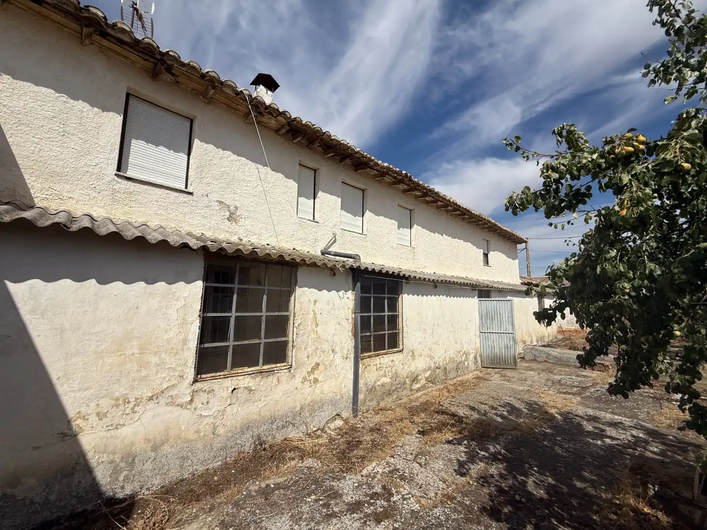 Vista exterior de Casa o xalet en venda en Cervatos de la Cueza amb Traster i Moblat