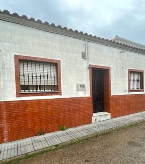 Foto 2 von Einfamilien-Reihenhaus zum Verkauf in La Roca de la Sierra , Badajoz