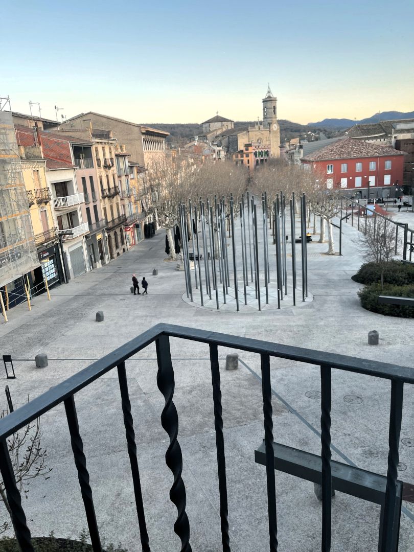 Vista exterior de Dúplex en venda en Olot amb Calefacció, Terrassa i Balcó