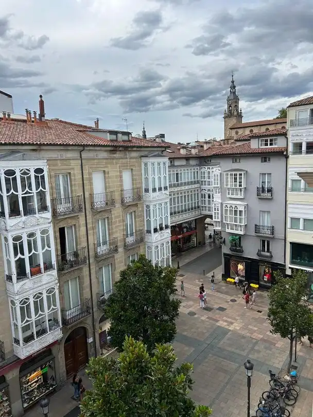 Vista exterior de Pis en venda en Vitoria - Gasteiz amb Calefacció i Moblat