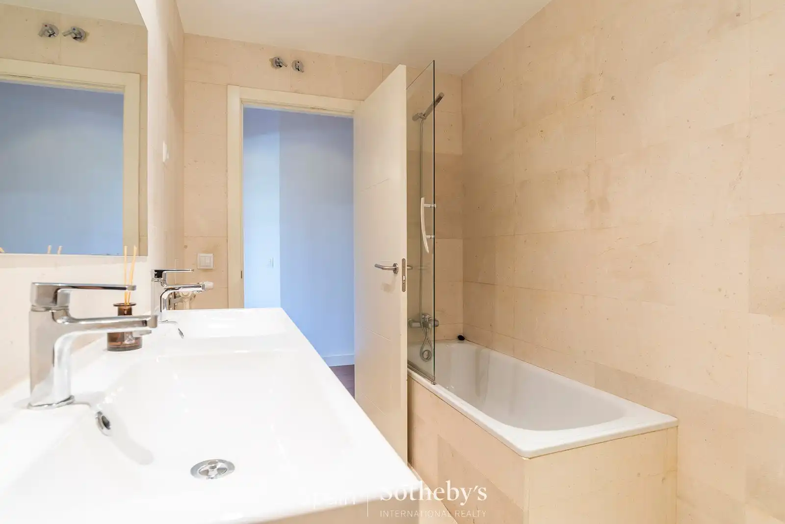Badezimmer von Wohnungen zur Miete in Madrid mit Klimaanlage, Heizung und Haustiere erlaubt