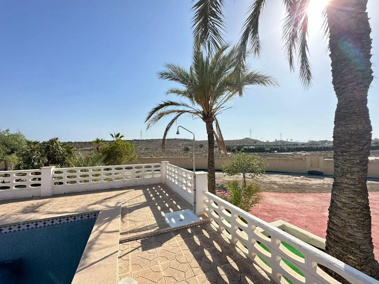 Vista exterior de Casa o xalet en venda en Alicante / Alacant amb Jardí privat, Terrassa i Traster