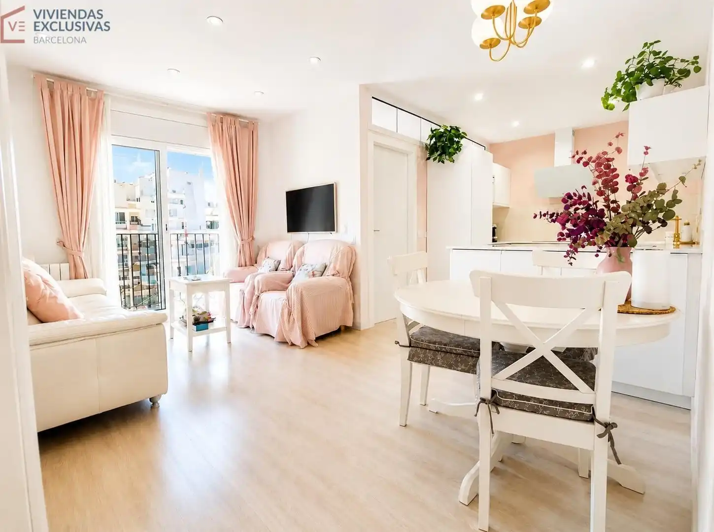 Flat with terrace for sale in Avenida de Roma