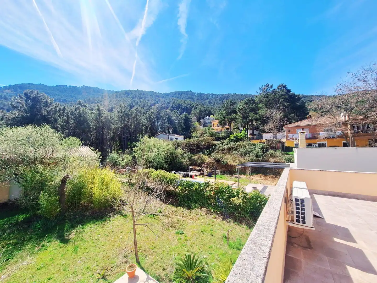 Vista exterior de Casa o chalet en venta en El Tiemblo  con Aire acondicionado, Calefacción y Terraza