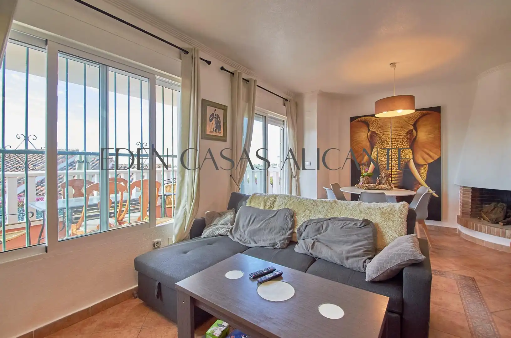Sala d'estar de Casa o xalet en venda en Mutxamel amb Aire condicionat, Jardí privat i Terrassa
