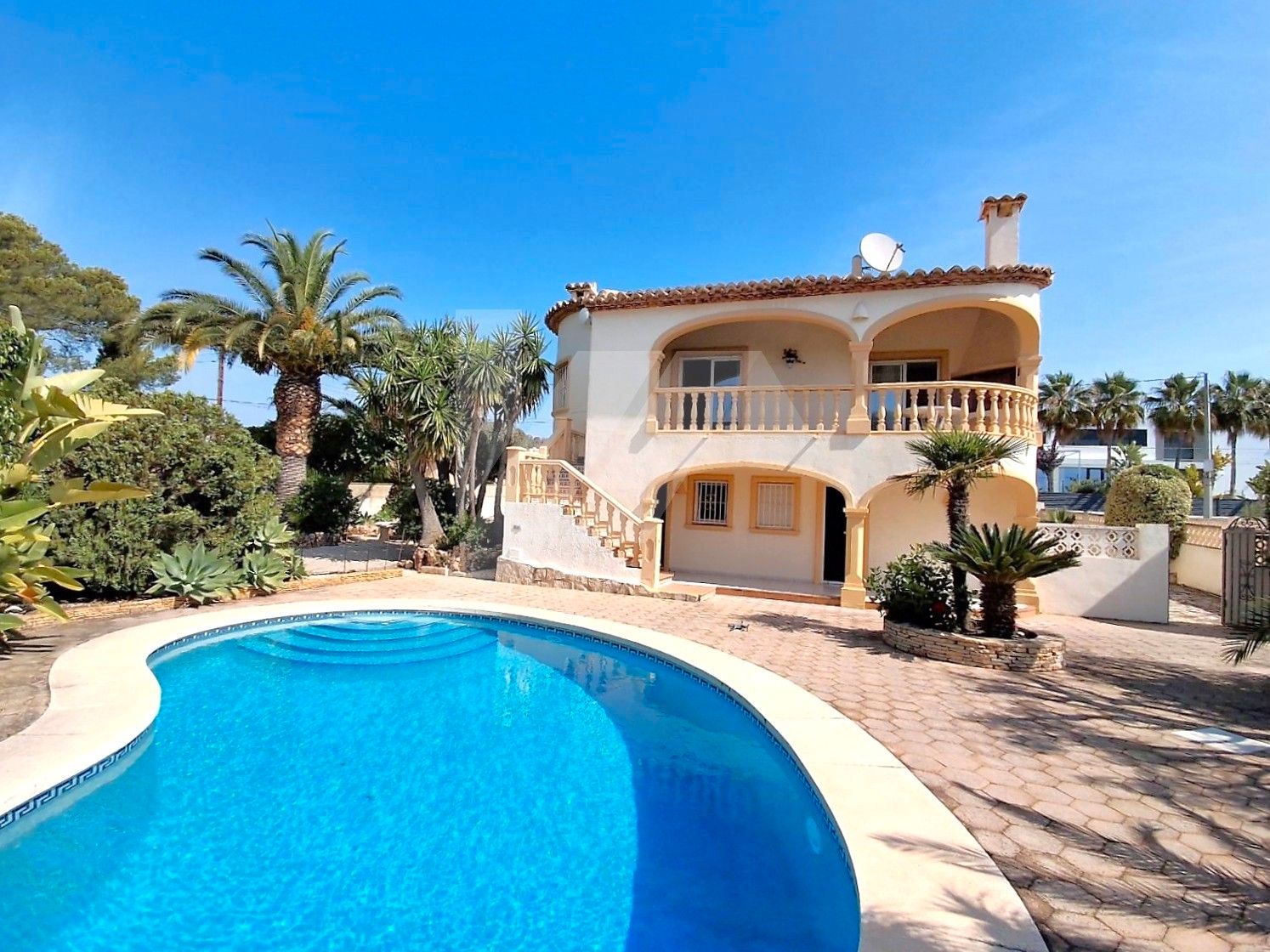 Vista exterior de Casa o xalet en venda en Calpe / Calp amb Aire condicionat, Calefacció i Jardí privat