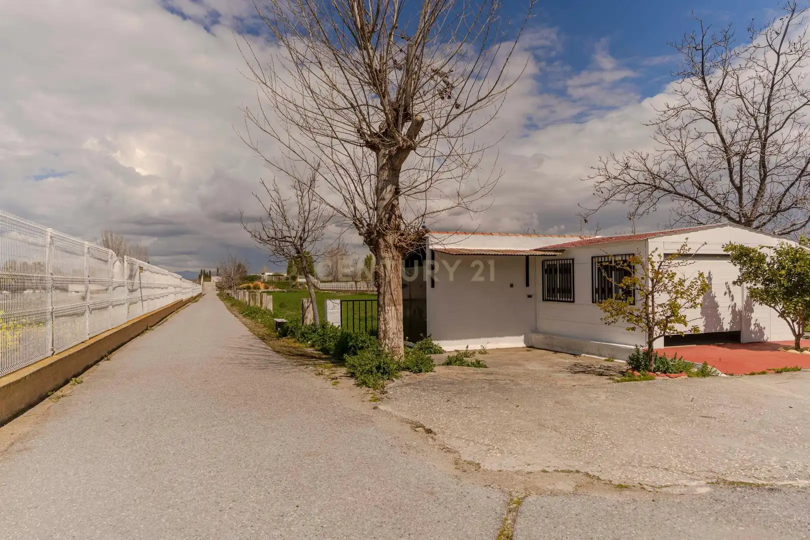 Vista exterior de Casa o xalet en venda en Granada amb Aire condicionat, Jardí privat i Traster